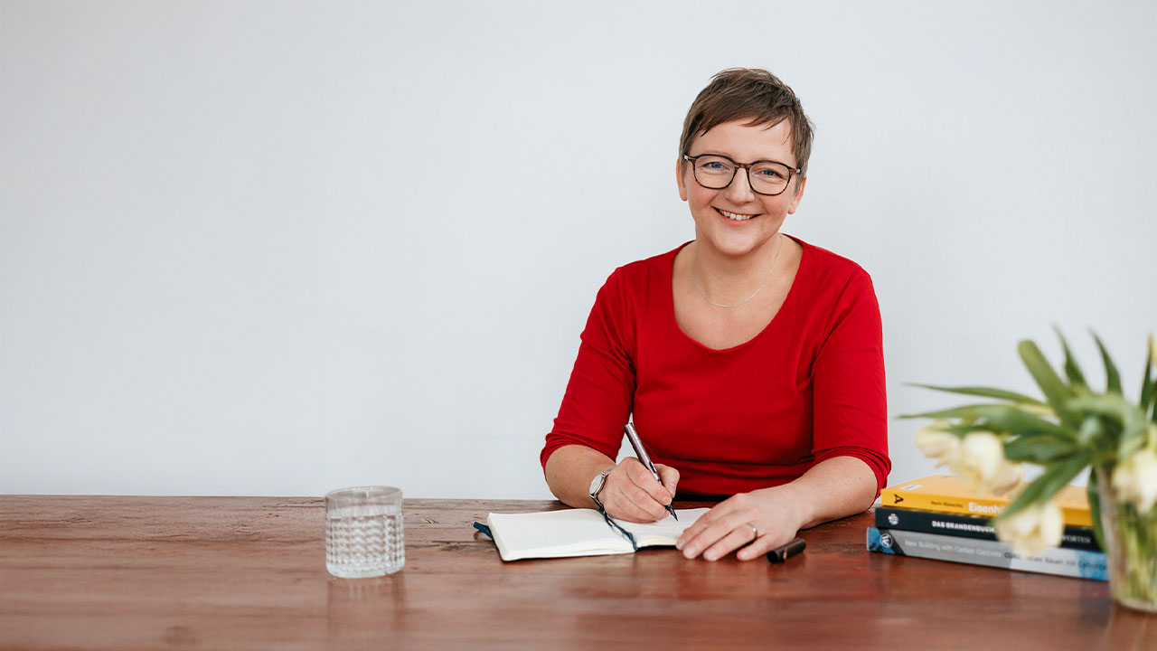 Kommunikations-Expertin für die Bauchbranche Bettina Dessaules